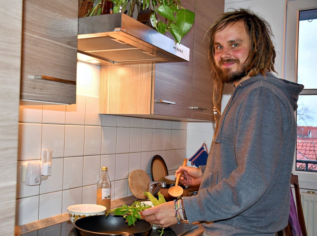 Bei Marcel Bornkampf gibt es nur vegetarische Gerichte mit Biogemüse oder aus eigenem Anbau. Aber auch Wildkräuter landen oft auf seinem Teller.