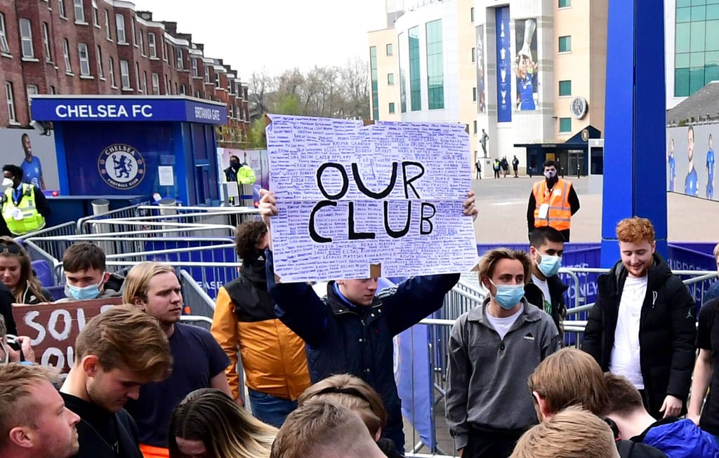Fans des FC Chelsea hatten am Stadion gegen die Teilnahme ihres Klubs an der neuen Super League protestiert.