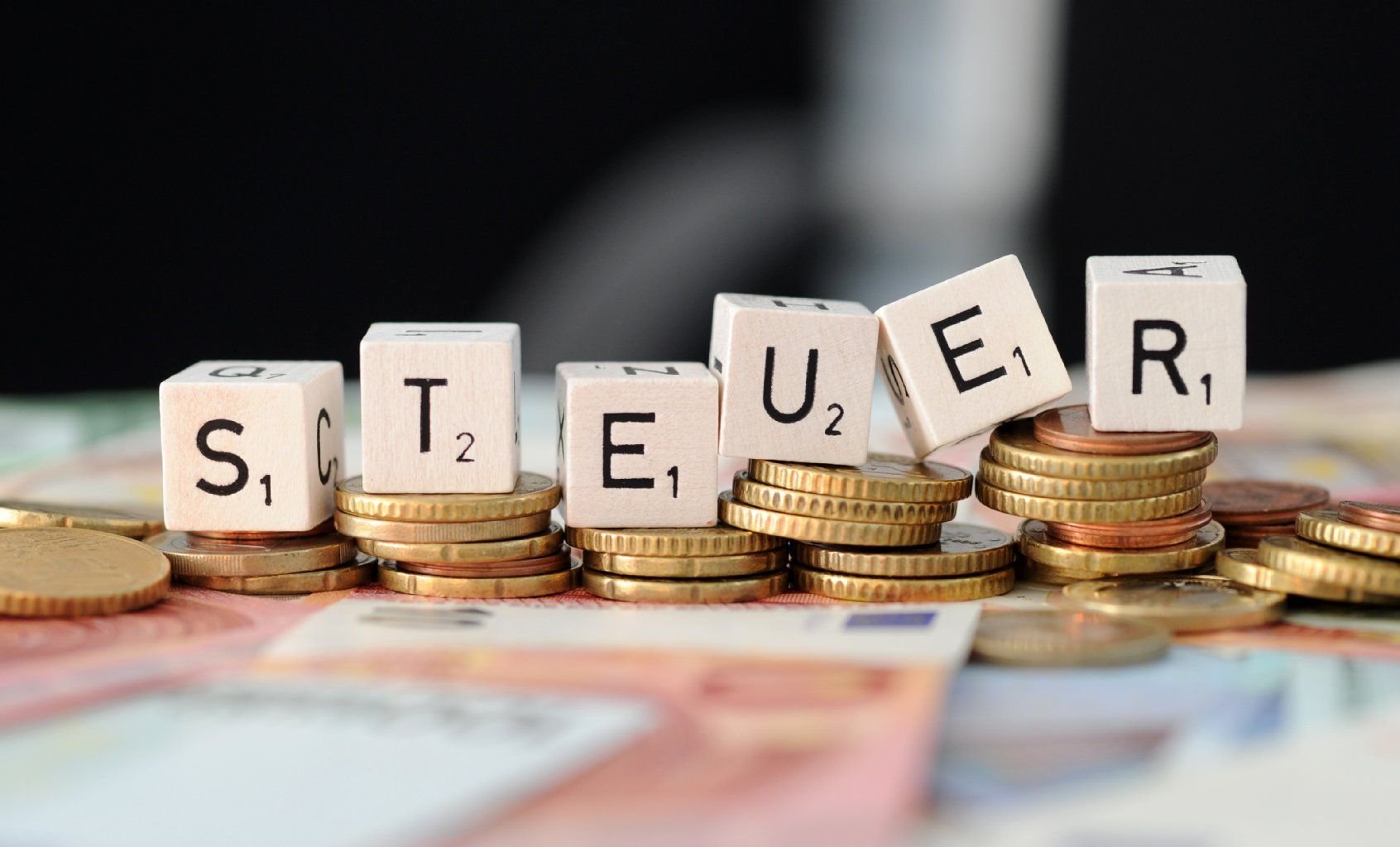 Steuerzahler können sich Geld vom Finanzamt zurückholen, wenn sie bestimmte Fristen beachten.