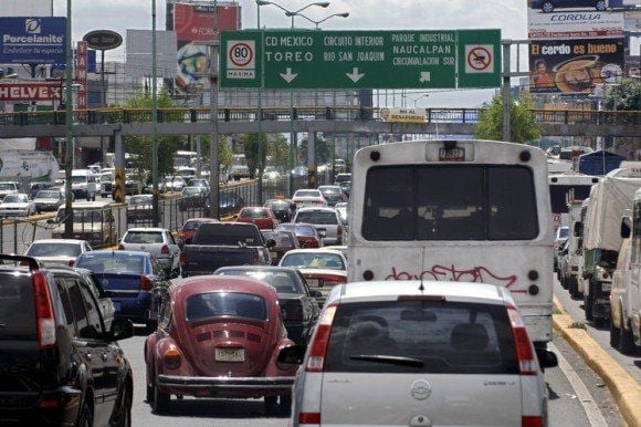 Rund vier Millionen Autos kämpfen sich in der mexikanischen Hauptstadt durch den Verkehr.