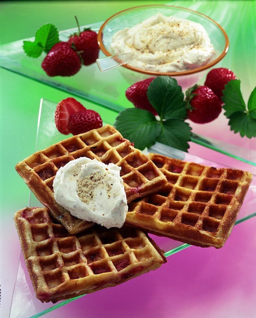 Auch Waffeln eignen sich als Nachtisch am Karnevalsbuffet.