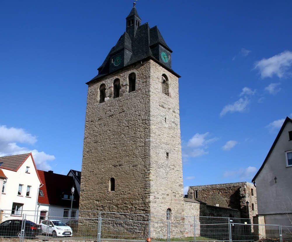 Auf den Wigberti-Turm in Allstedt gibt es derzeit freie Sicht.