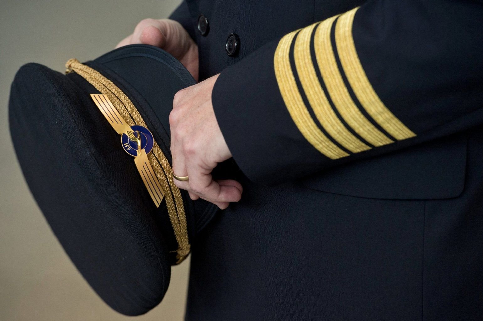 Der Pilot wehrt sich gegen die Mütze - bis in die höchste Instanz. (Symbolbild)