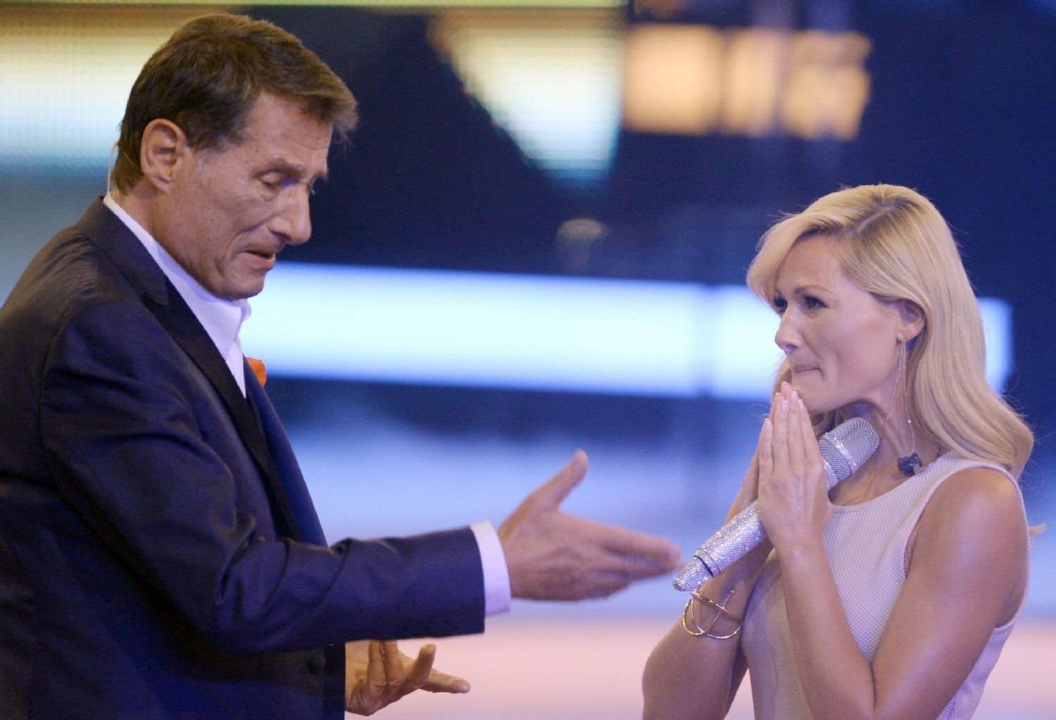 Schlagerstar Helene Fischer rührte den Sänger mit ihrer Performance von „Merci Cherie“ zu Tränen.