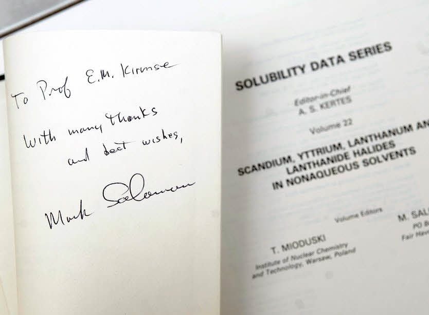 Widmung für Prof. Kirmse, deren Forschungsarbeiten Eingang in das internationale Verzeichnis der Union of Pure and Applied Chemisty fanden.