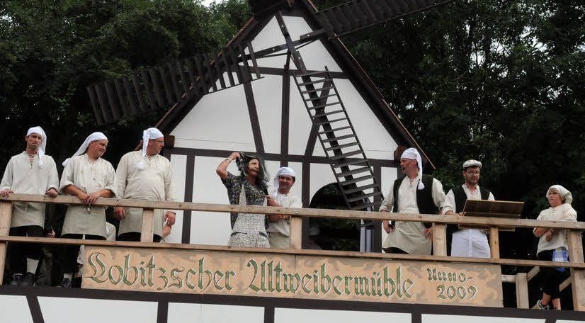 Auch 2009 gab es in der Mühle die Rundumerneuerung alter Weiber, die als junge Mädchen wieder ins Freie traten.