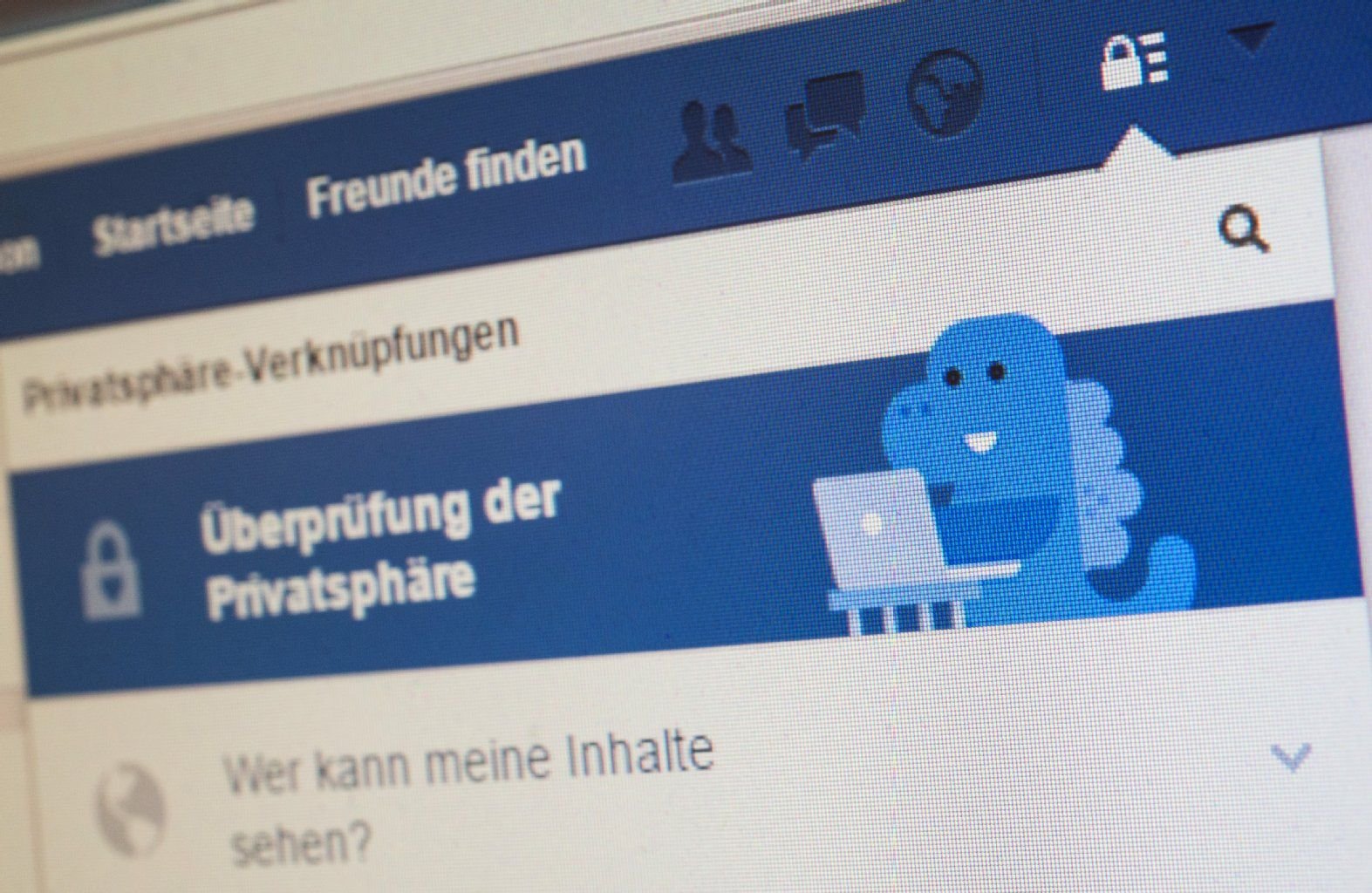 Facebook führt nun auch per digitalem Assistent durch die Privatsphäreeinstellungen. Die sollten Nutzer nach der Änderung der AGB überprüfen.