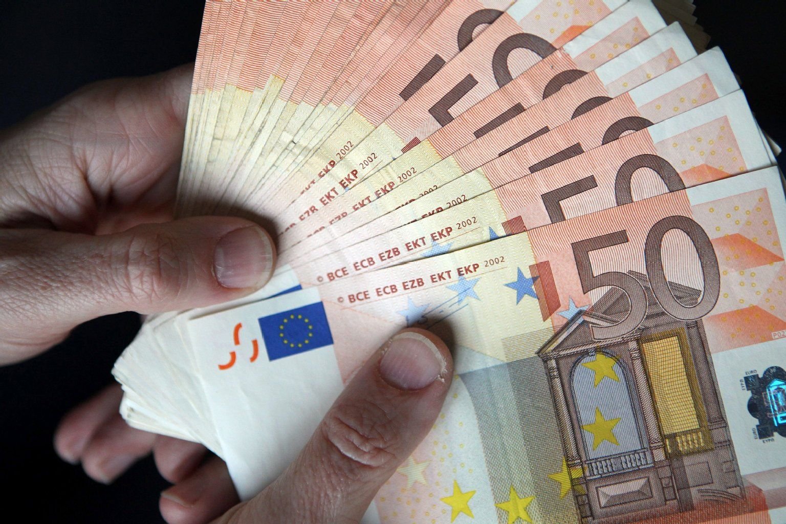 Eine bessere Beratung soll das neue Gesetz zur Honoraranlageberatung ermöglichen. Nach der Erfahrung von Verbraucherschützern steckt der Teufel aber im Detail. Teile der Provision seien nach wie vor nicht transparent.