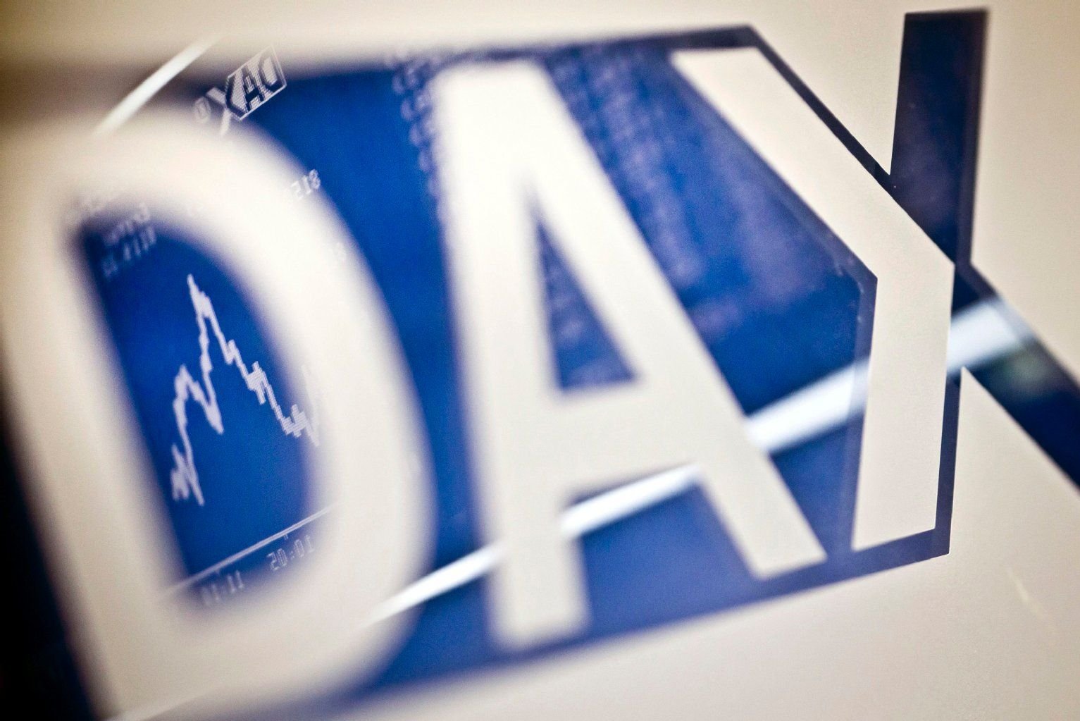 Der Dax hat auch die neue Handelswoche mit Verlusten begonnen.