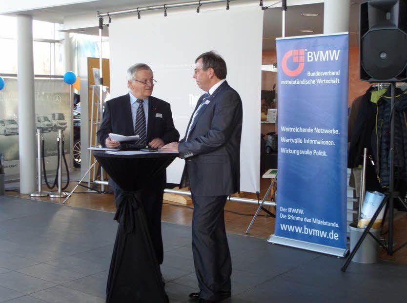 Eines der letzten großen Unternehmertreffen fand bei Senger-Kraft in Weißenfels statt. Ralf-Dieter Höfer (l.) eröffnete es.
