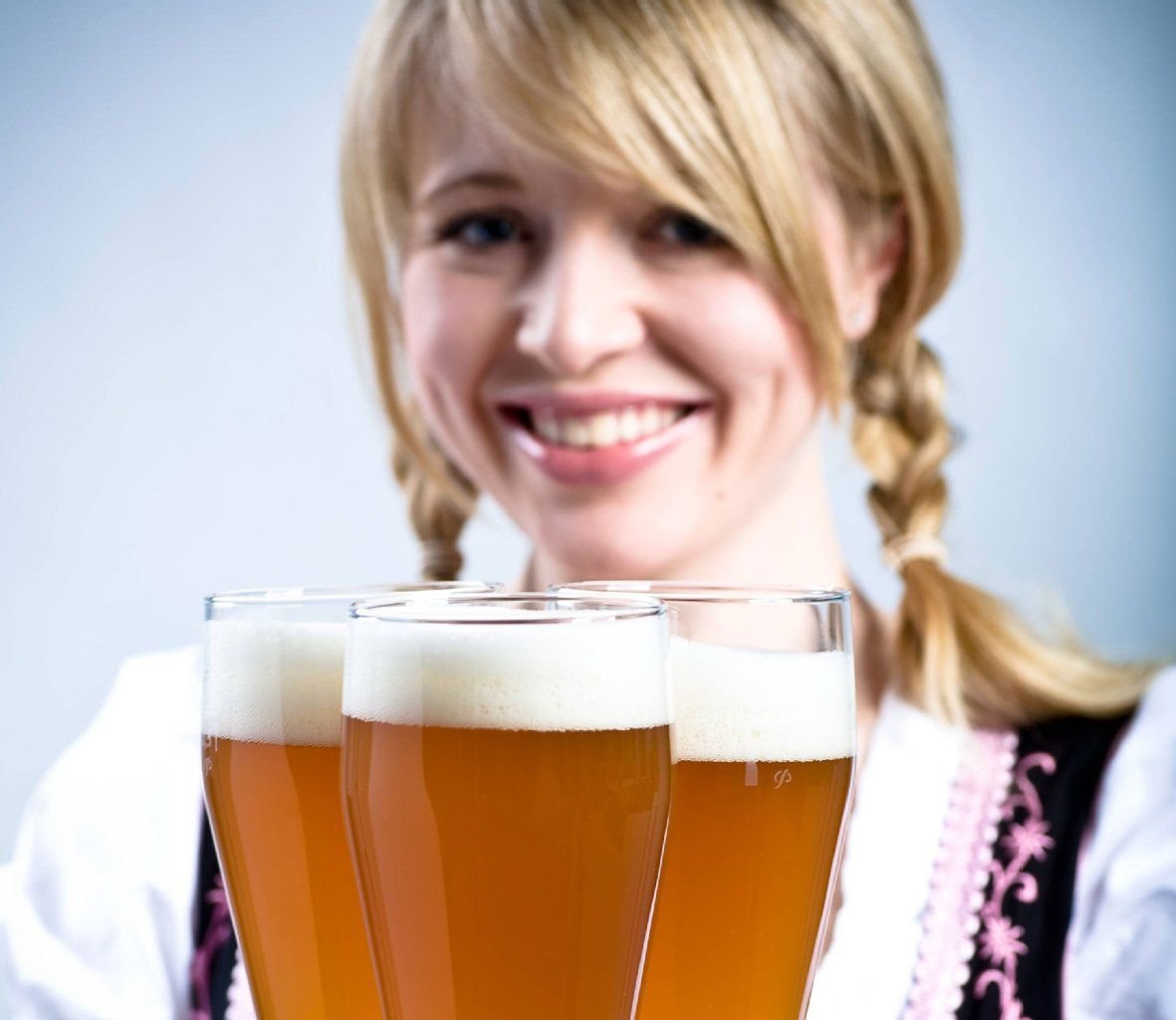Eine Maß frisches Weizenbier genießen: Das gehört für viele Oktoberfest-Besucher in München einfach dazu.