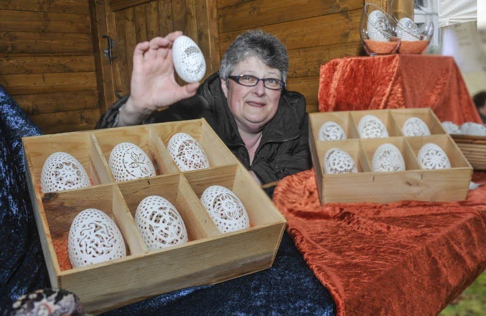 Monika Wirth präsentierte kunstvoll gestaltete Eier.