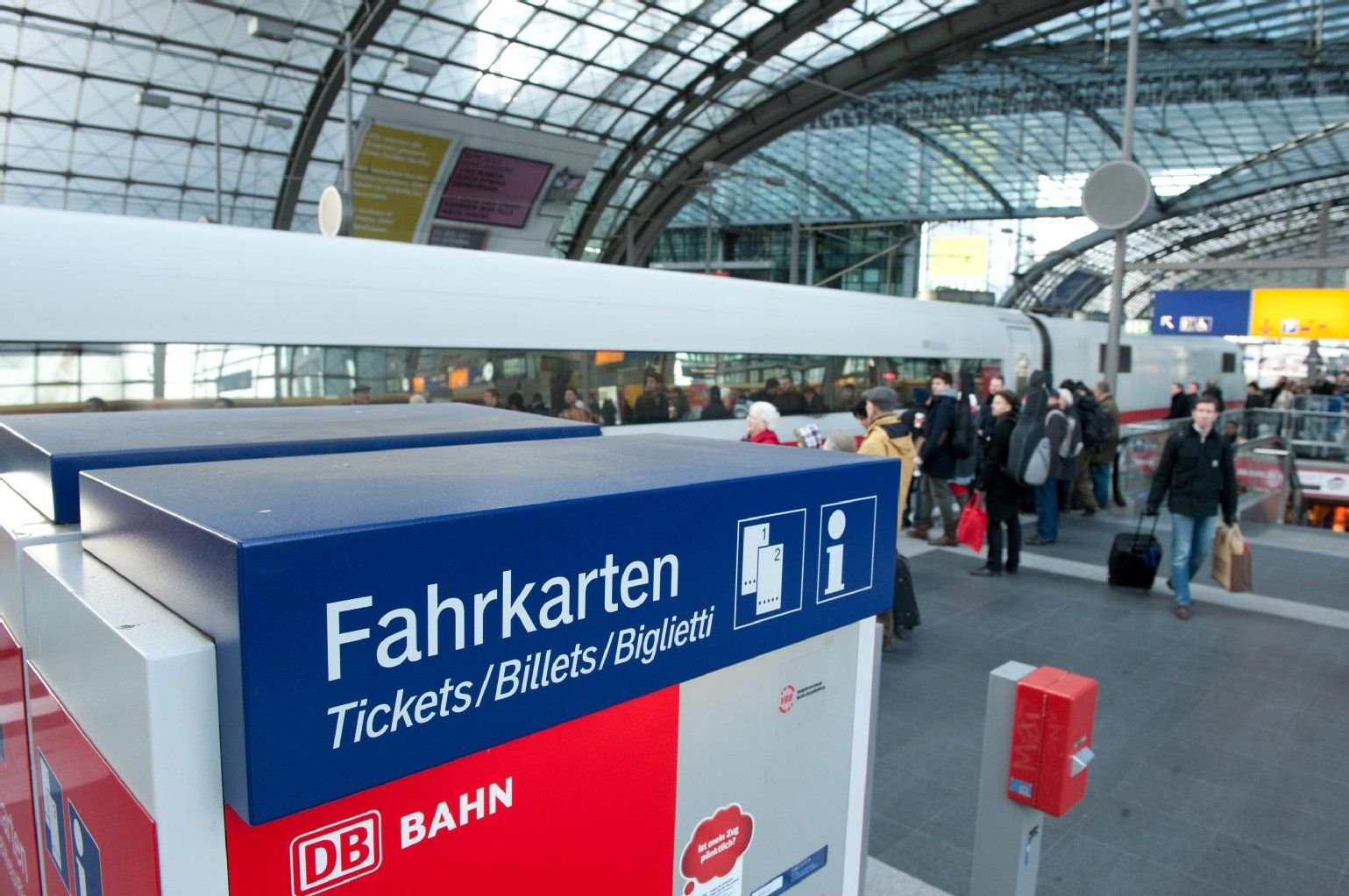 Die Bahn erhöht wieder einmal die Ticketpreise.