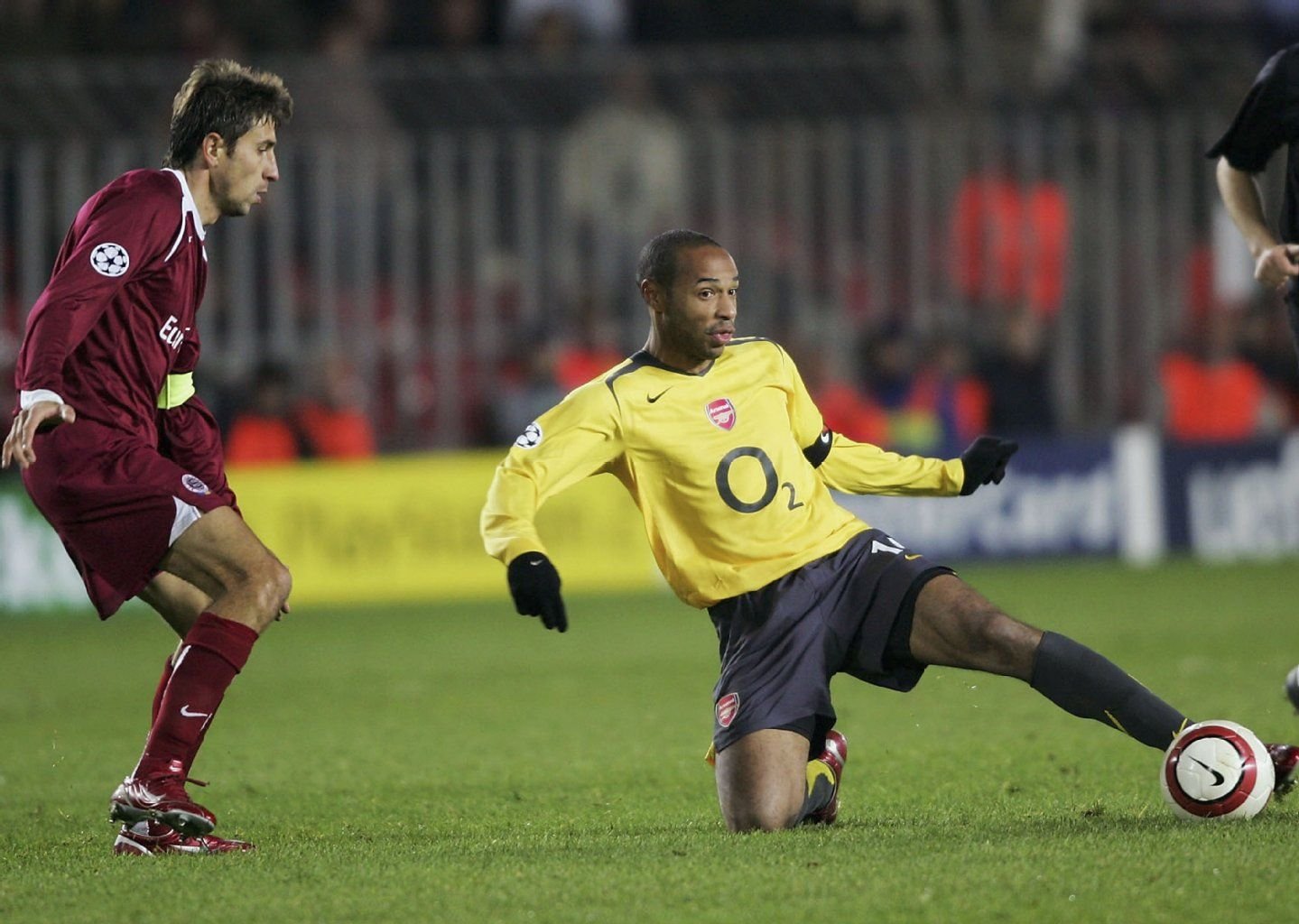Thierry Henry (r.)