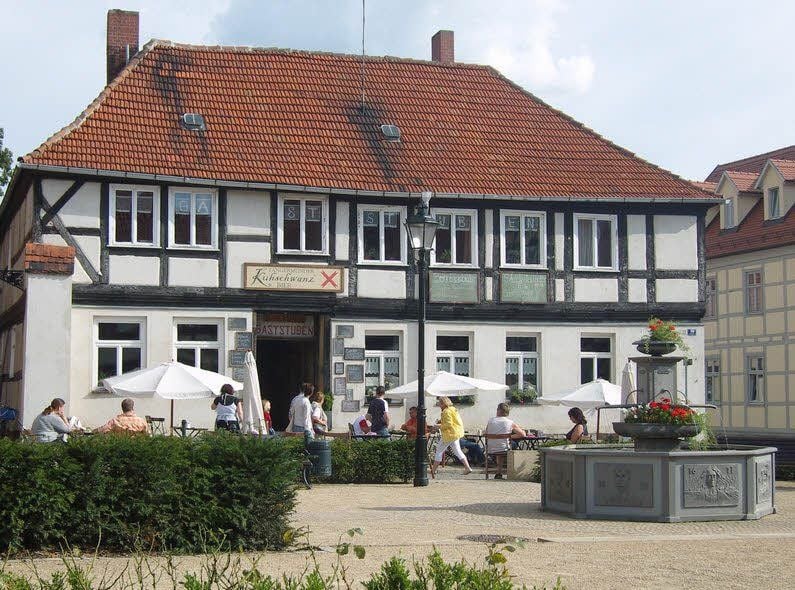 Alte Tangermünder Fachwerk-Schule: „Exempel“ lädt zur Probe ein.