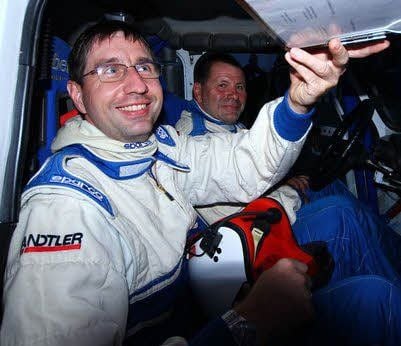 Schmiedebergs Motorsporturgestein Michael Schmidt (dahinter Fahrer Ralf Eckl) war im Trabbi unterwegs.