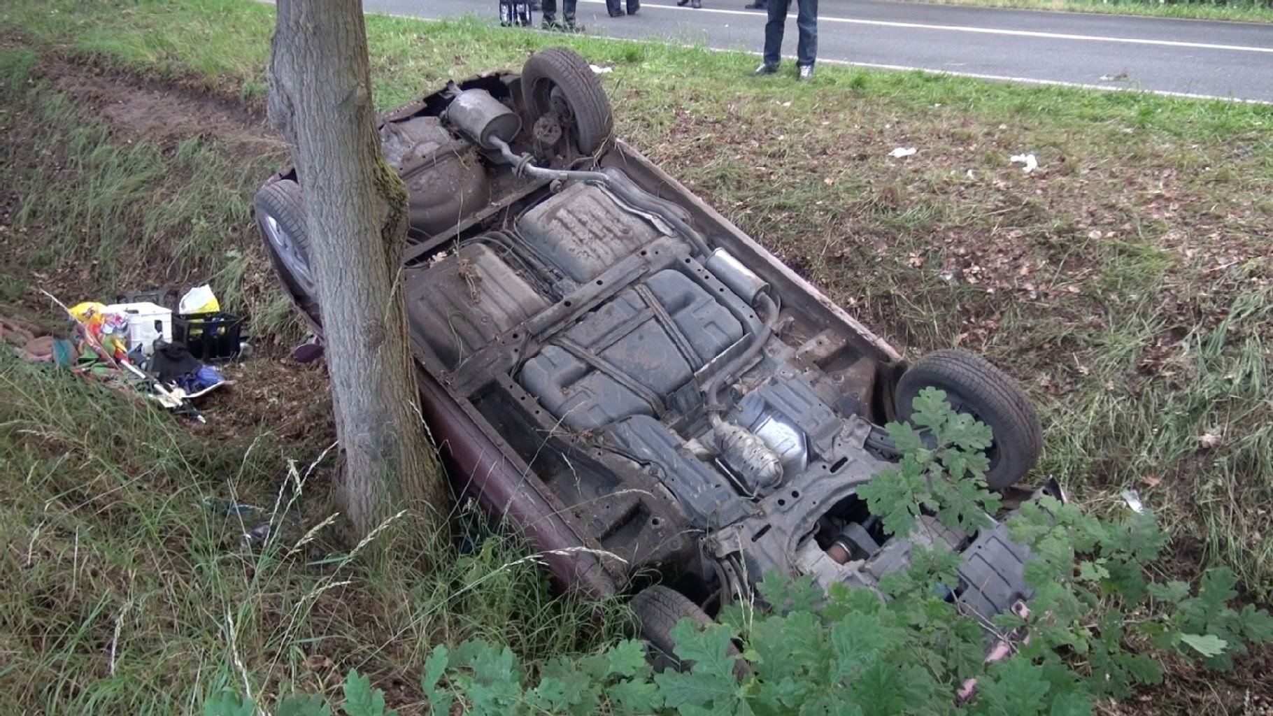 Bei einem Verkehrsunfall nahe Klötzen wurde eine 22-Jährige schwer verletzt. Sie kam mit dem Auto von der Straße ab und überschlug sich.