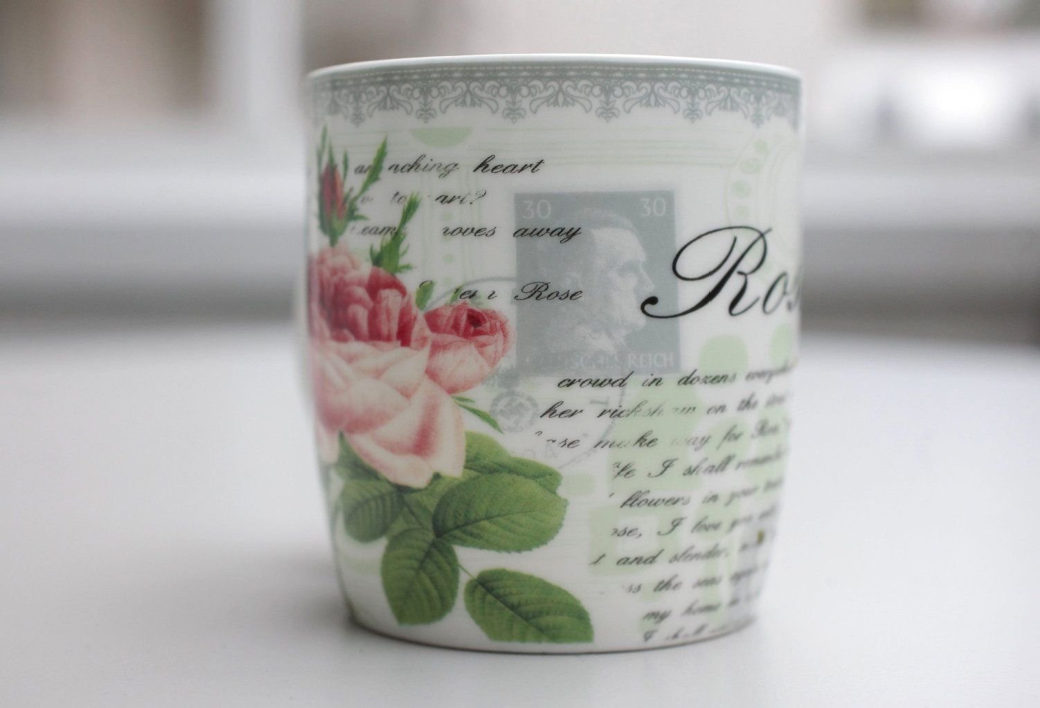 Tasse mit Hitlerporträt: Unwissend verkauft wurden die in China hergestellten Tassen in dem Möbelhaus Zurbrüggen in Bielefeld.