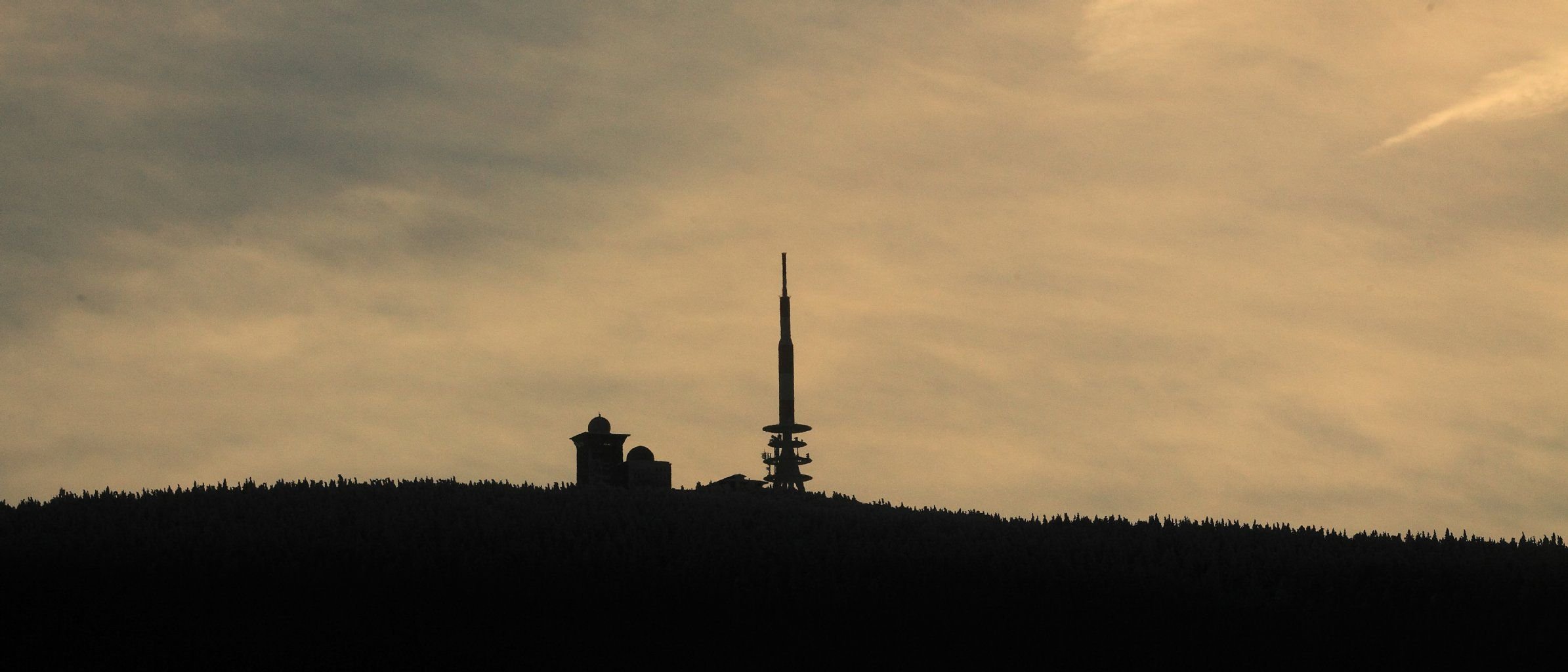 Der Brocken liegt direkt an der Landesgrenze zwischen Sachsen-Anhalt und Niedersachsen.