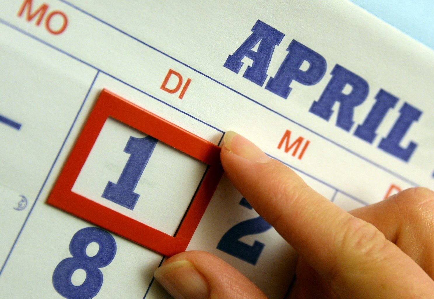 Das Datum 1. April ist auf einem Kalender zu sehen.