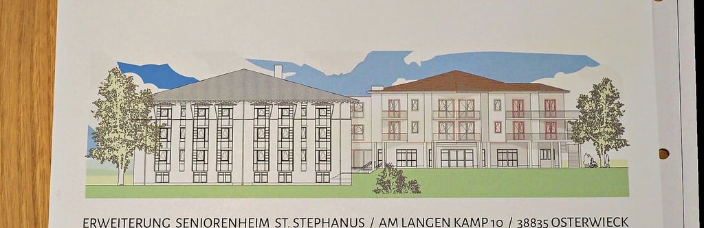 Blick von der Gartenseite auf die künftig geplante Ansicht des Stephanusheims. Das rechte Gebäude wird aufgestockt und passt sich den vorhandenen Gebäudeteilen an.