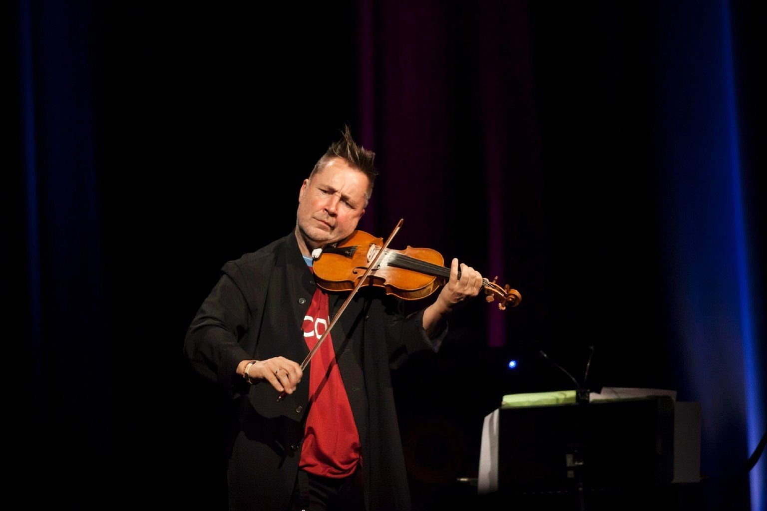 Nigel Kennedy gibt ein Konzert in der Händelhalle in Halle.