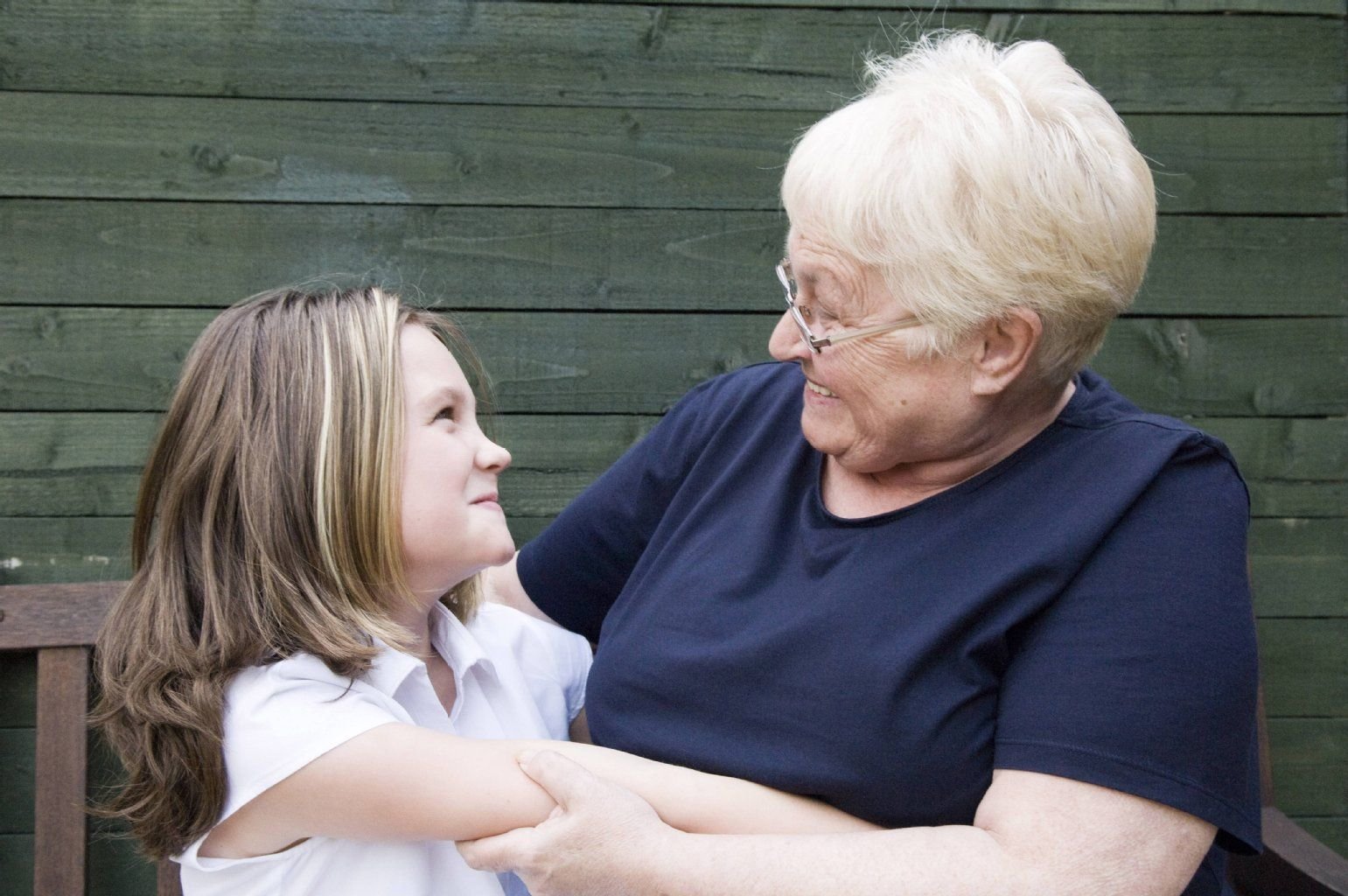 Zeit mit der Oma kann so wertvoll sein.
