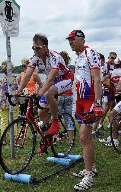 Eine ordentliche Erwärmung, wie es dieser Sportler praktizierte, war vielfach vor den Rennen zu beobachten.