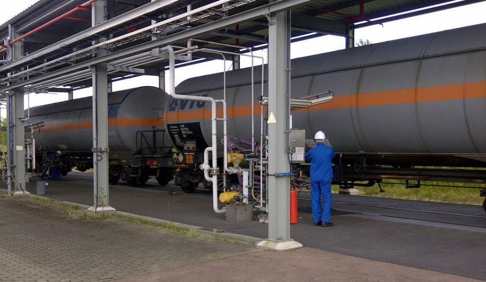 Seit Freitag rollen wieder Güterzüge aufs Werksgelände von Radici.