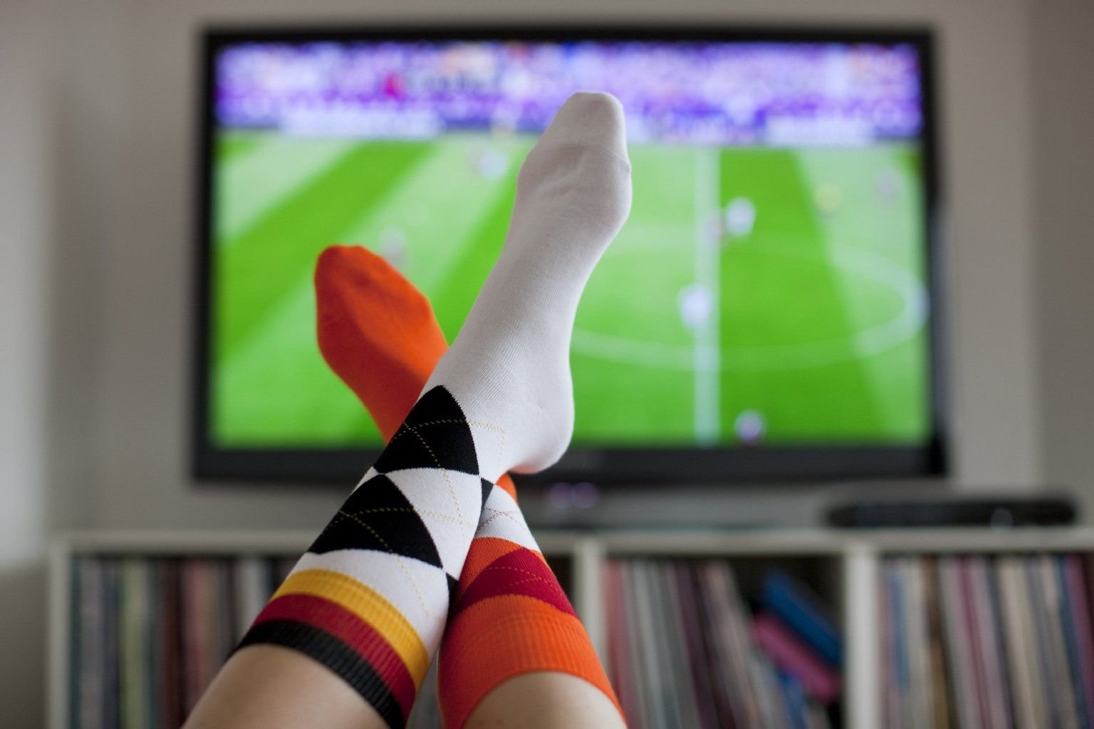Viele Deutsche verbringen einen Großteil ihrer Freizeit vor dem Fernsehgerät.