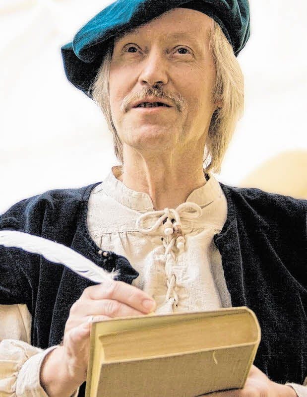 Stadtschreiber Krottenschmidt plaudert Geheimnisse über Königin Luise aus.