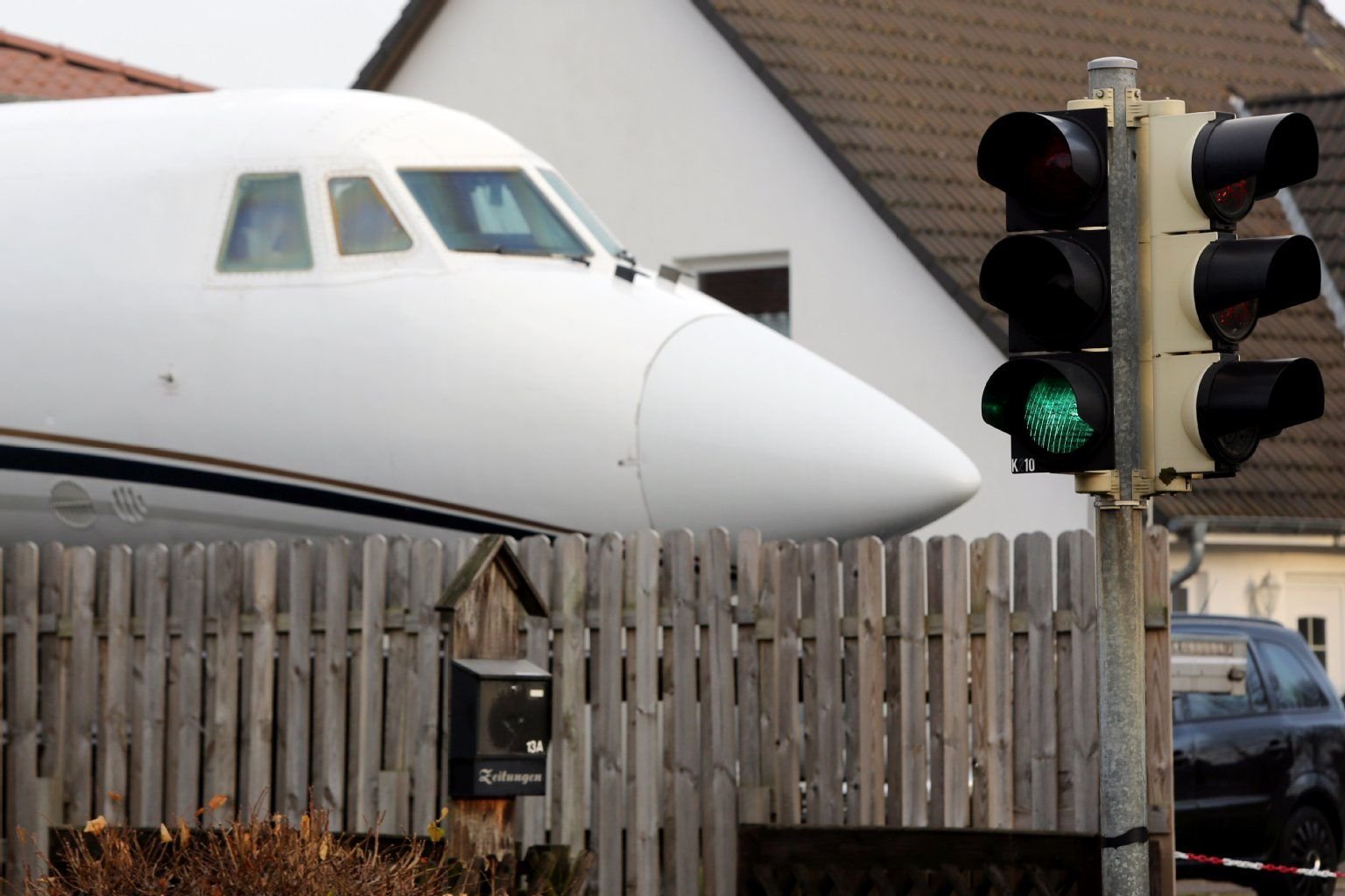 Ob sich alle Nachbarn über das ungewöhnliche Deko-Objekt freuen, ist fraglich.
