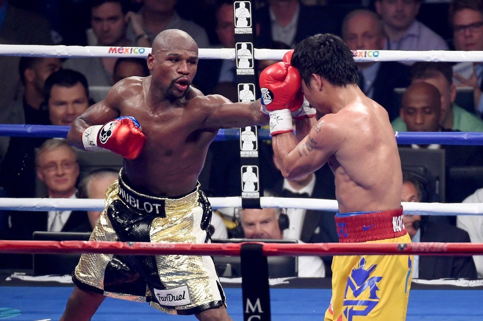 Floyd Mayweather (l.) gegen Manny Pacquiao in Las Vegas