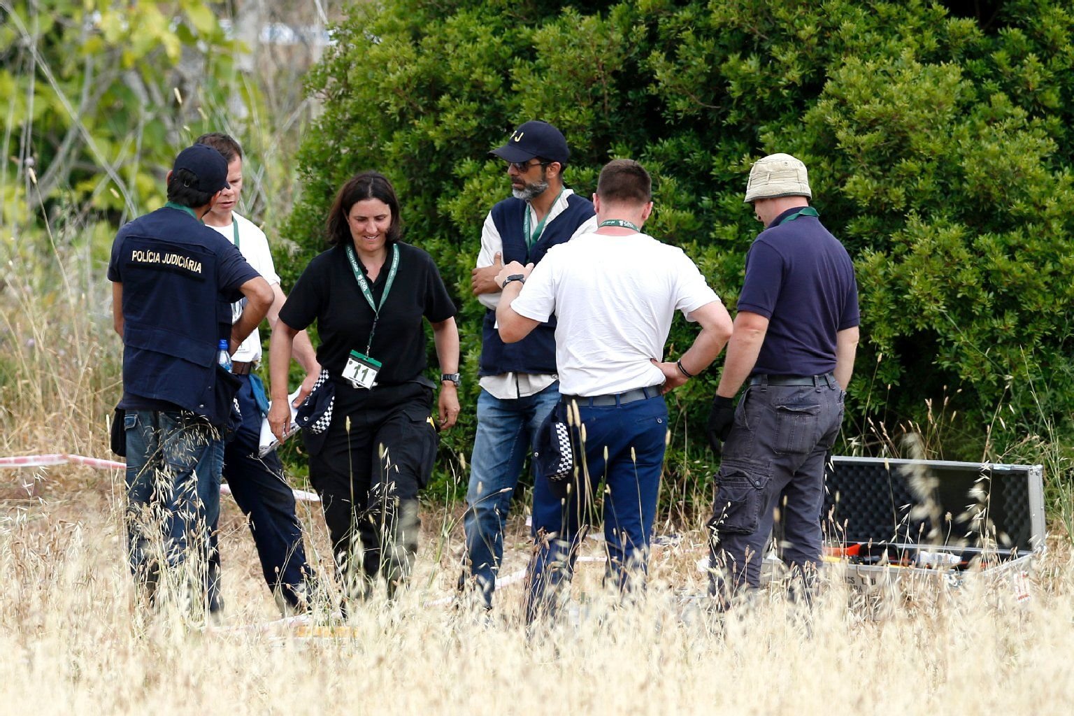 Bereits Anfang Juni durchsuchen britische Polizisten erneut Gebiete in Portugal — auf der Suche nach Maddie McCann.