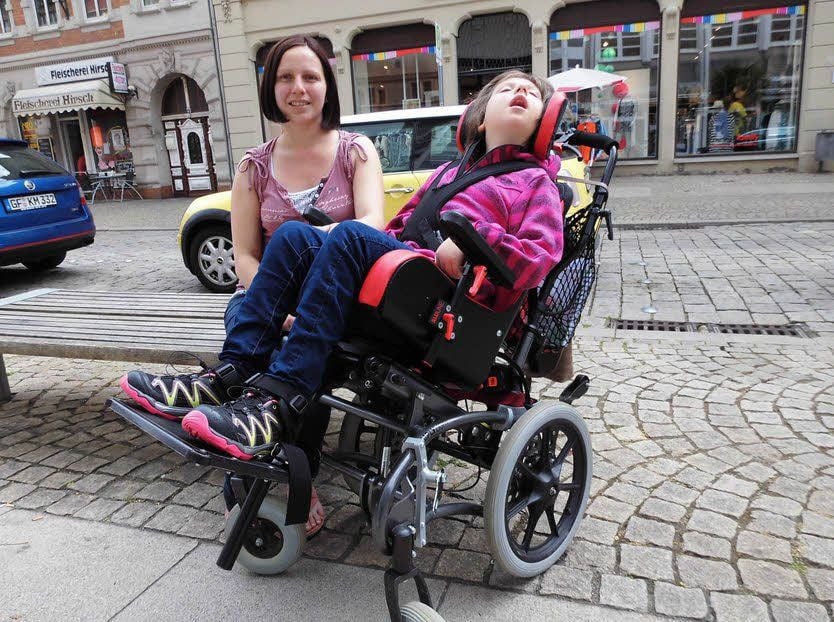 Anne Enenkel und Tochter Lena hoffen auf eine Lösung.