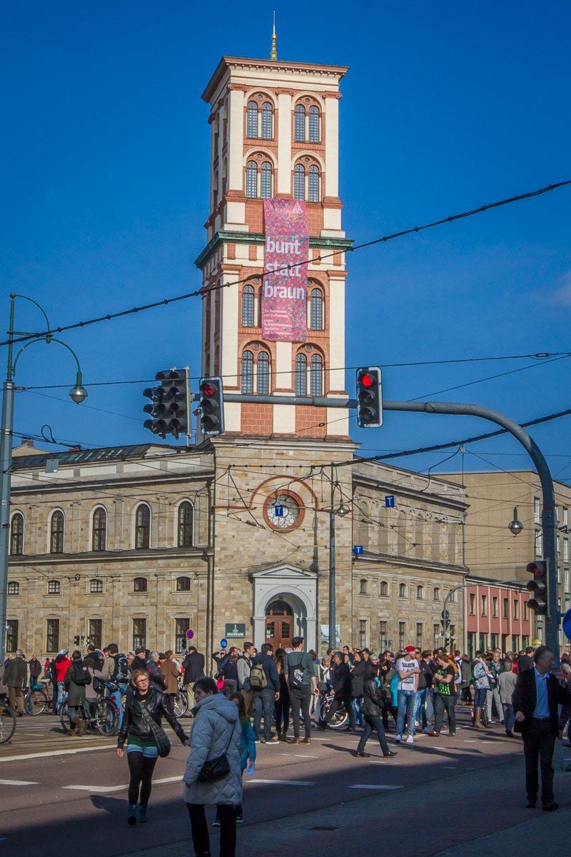 Die Rechten treffen überall in Dessau auf Widerstand.