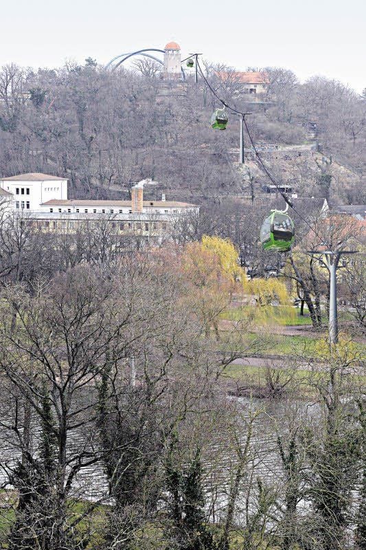 Die Fotomontage der MZ zeigt, wie eine Seilbahn hinauf zum Bergzoo aussehen könnte.