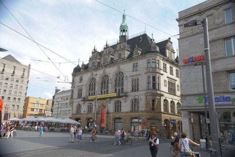 Archivaufnahme vom Stadthaus von Halle (Saale). Im Stadthaus finden die Sitzungen des Stadtrates und seiner Ausschüsse statt.