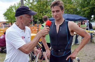 Thomas Schmidt (rechts) hat beim Ironman in Wales das WM-Ticket gelöst.