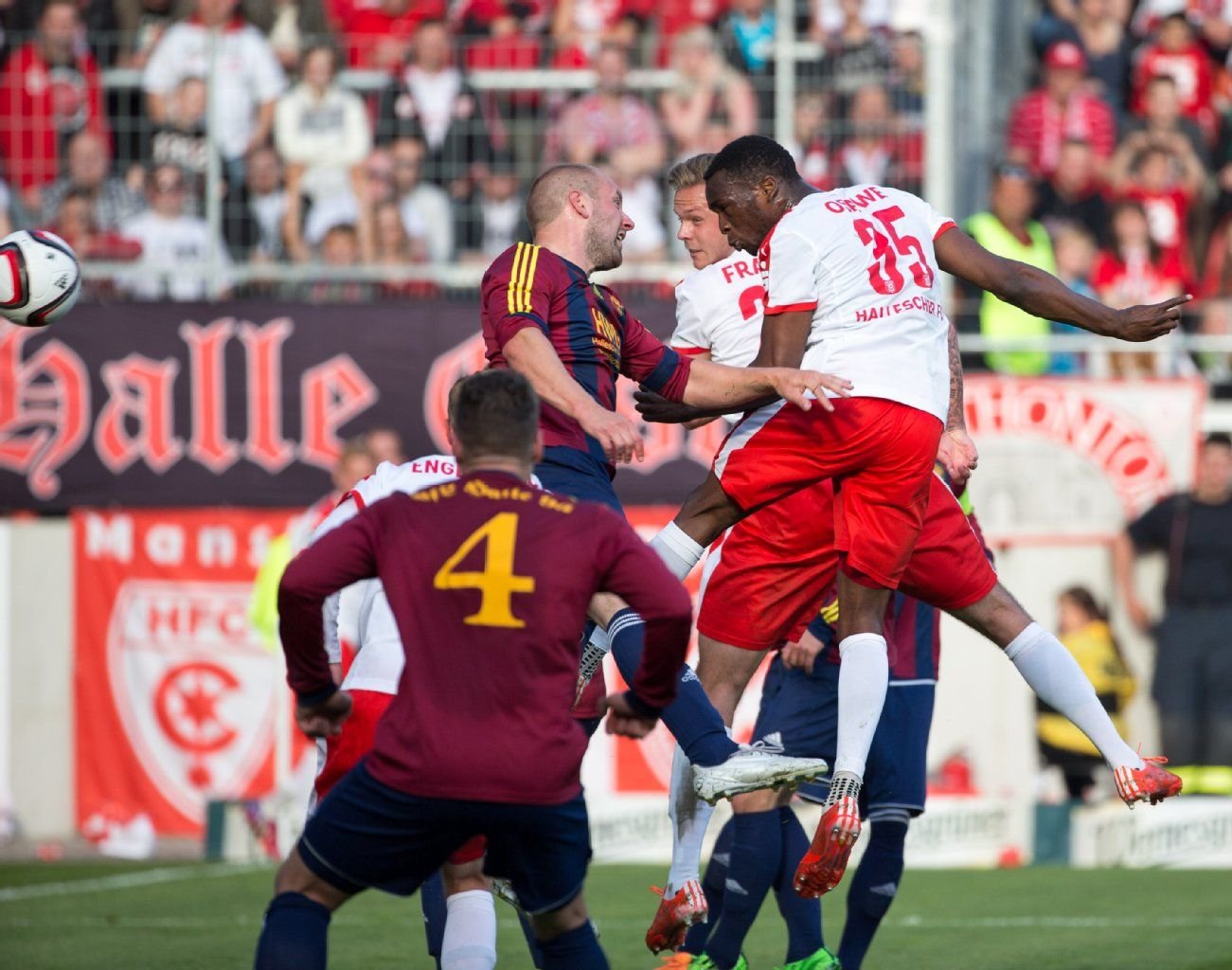 Matchwinner: HFC Stürmer Osayamen Osawe (r.) köpft ein zum 0:2