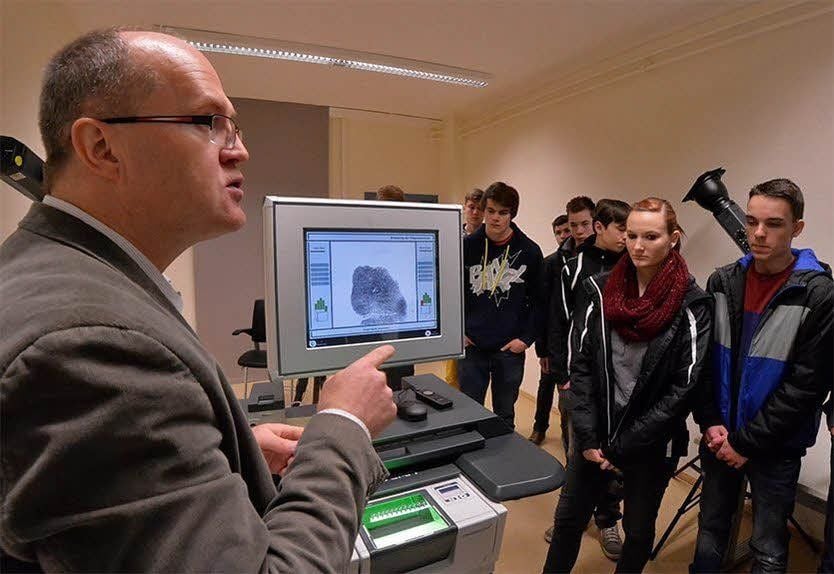 Erkennungsdienstliche Behandlung an der Fachhochschule in Aschersleben.