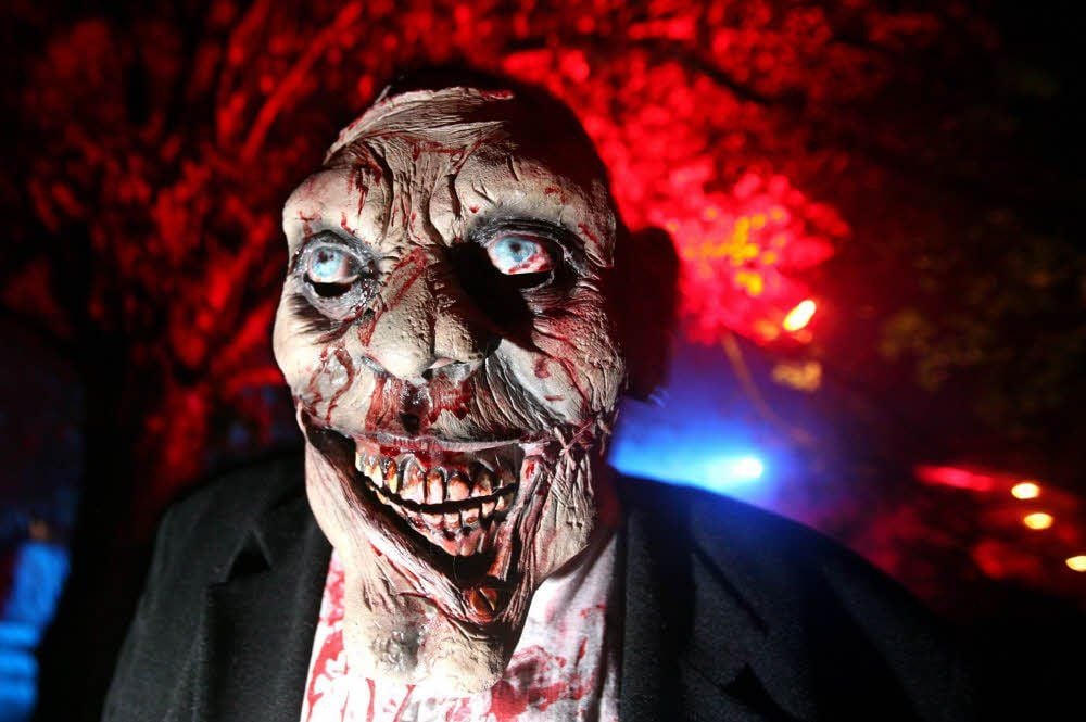 So mancher betreibt zu Halloween reichlich Aufwand, um andere zu schocken. Schon ab Donnerstag sind vielerorts die Geister unterwegs.
