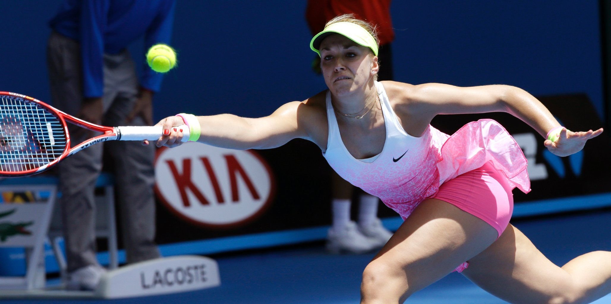 Sabine Lisicki streckt sich.