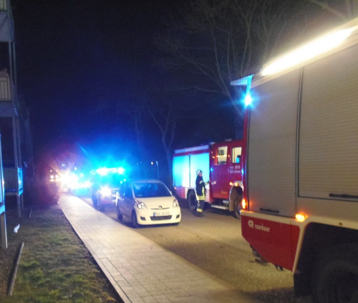 Ein Wohnungsbrand am Dienstagabend in der Zeitzer Friedensstraße kann durch schnellen, gezielten Einsatz der Feuerwehr noch in der Entstehungsphase gelöscht werden.