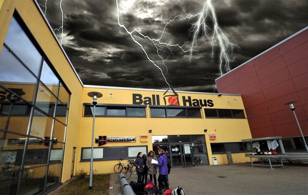 Über dem Sport- und Freizeitcenter sind wieder dunkle Wolken aufgezogen. Die Mitarbeiter wehren sich gegen ein raues Betriebsklima.