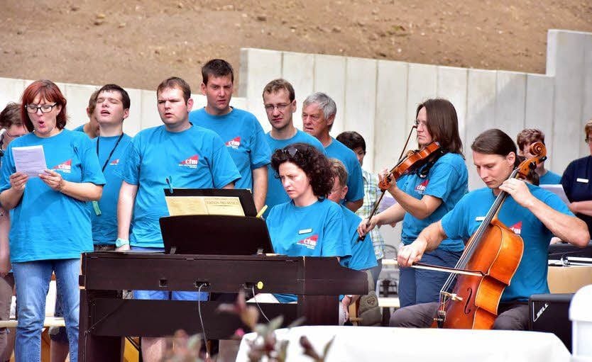 Ohne geht es nicht: Auch die Musik zieht in den Antonienhof mit ein.