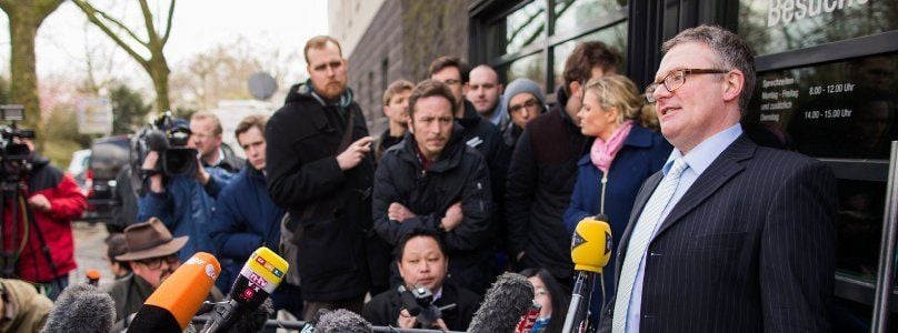 Staatsanwalt Christoph Kumpa spricht vor der Staatsanwaltschaft in Düsseldorf zu Journalisten.
