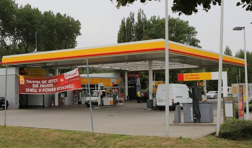 Unbekannte überfielen am Donnerstag die Shell-Tankstelle in Weißenfels.