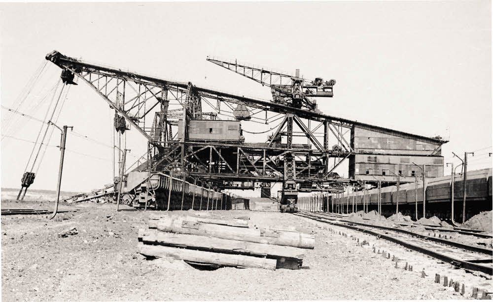 1965: Der Europabagger 617 sprengte aufgrund der Größe und Fördermenge seinerzeit alle Dimensionen.