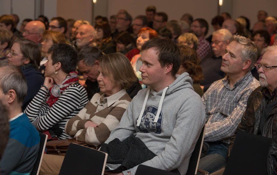 Unter den rund 400 Zuschauern waren auch einige junge Leute, die sich an der Diskussion beteiligten.